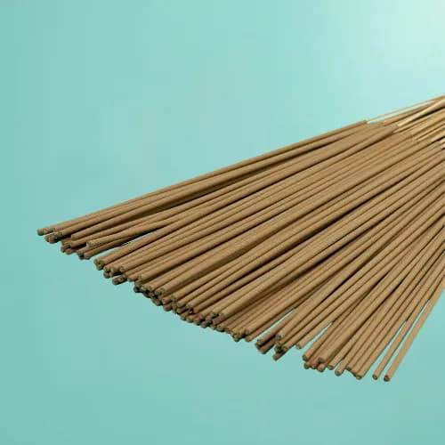 Nhang có tăm Trầm Hương Tự Nhiên ( chuôi trắng ) Nhang có tăm Trầm Hương Tự Nhiên ( chuôi trắng )